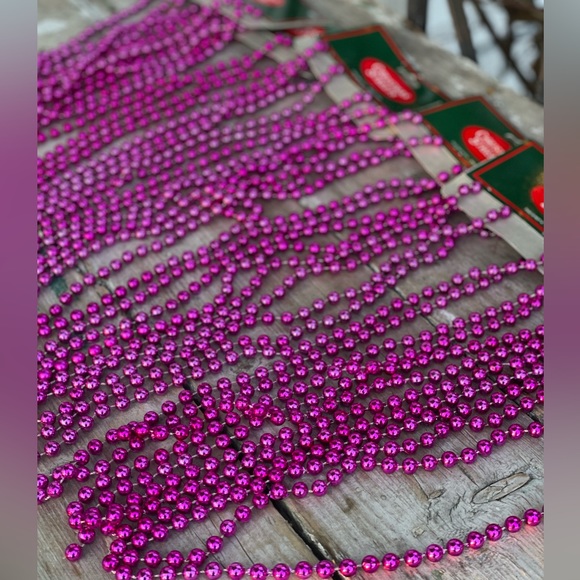 Purple - Pink Plastic 6 bead strands 9foot nwt vintage Valentines Marti Gras - Picture 4 of 6
